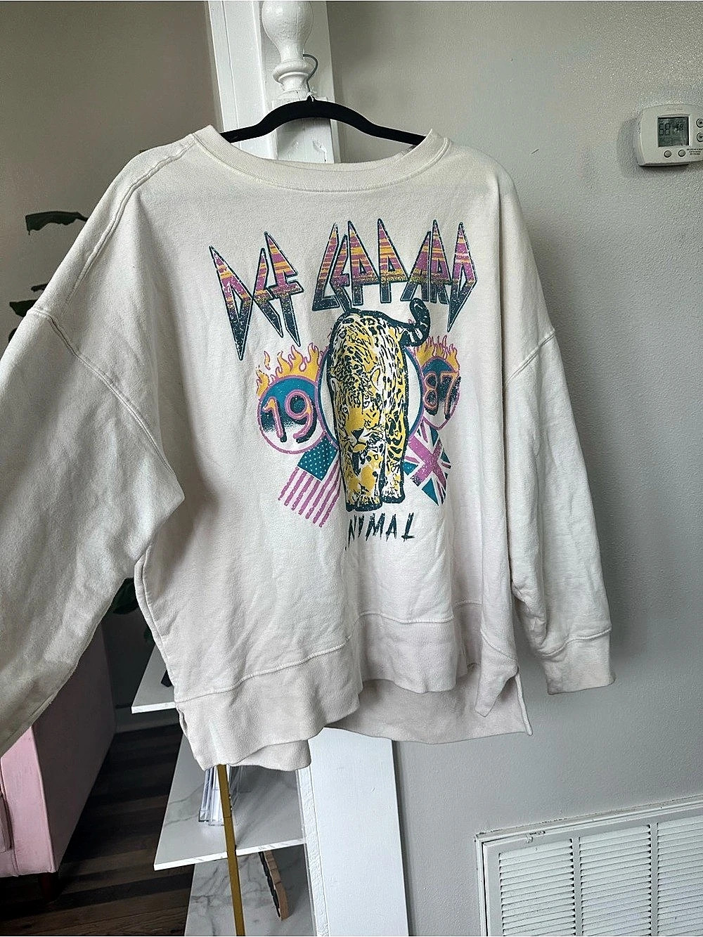 Daydreamer Def Leppard Animal Crop Long Sleeve Sweatshirt